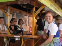 Pedalheldinnen in Tracht