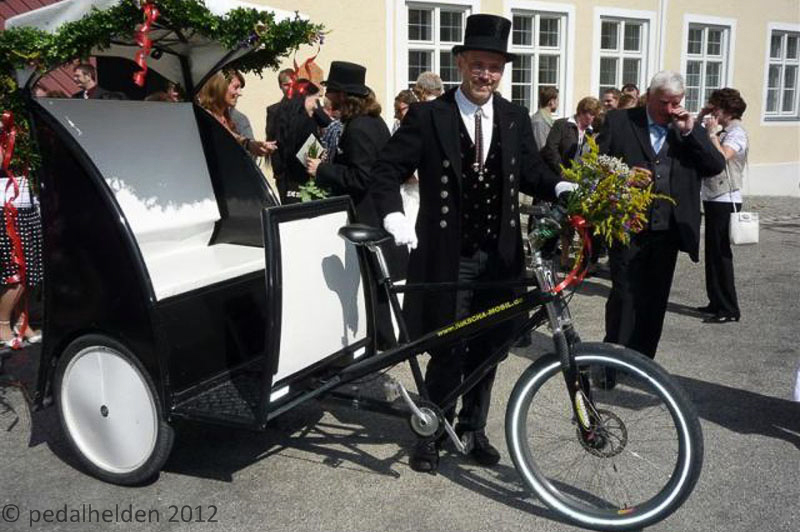 rikscha_mit_chauffeuer_hochzeit