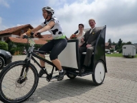 hochzeits_mit_einer_rikscha_in_schwarz-weiss